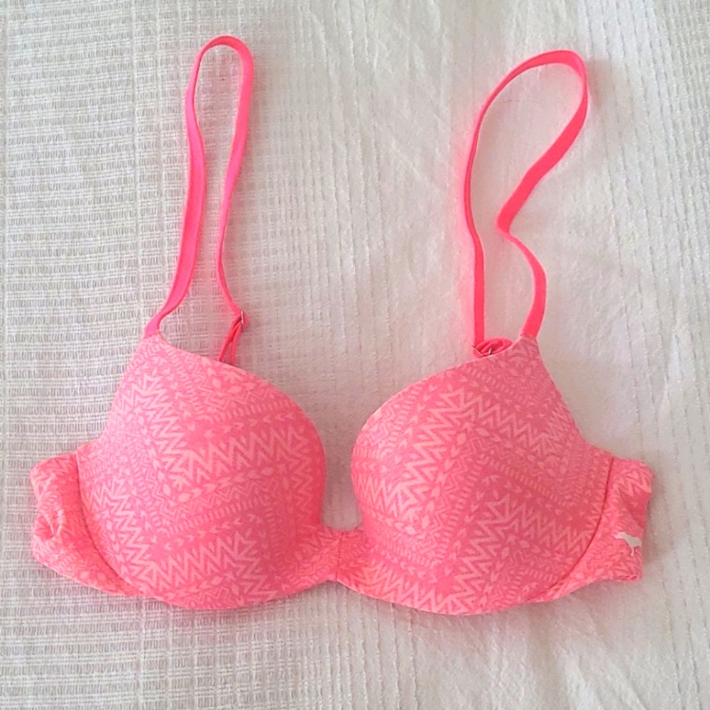 VS pink bra